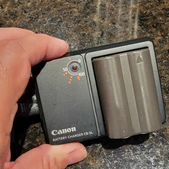 CANON EOS 10D Digital & Canon 28-80mm Lens, Complete - Picture 6 of 17